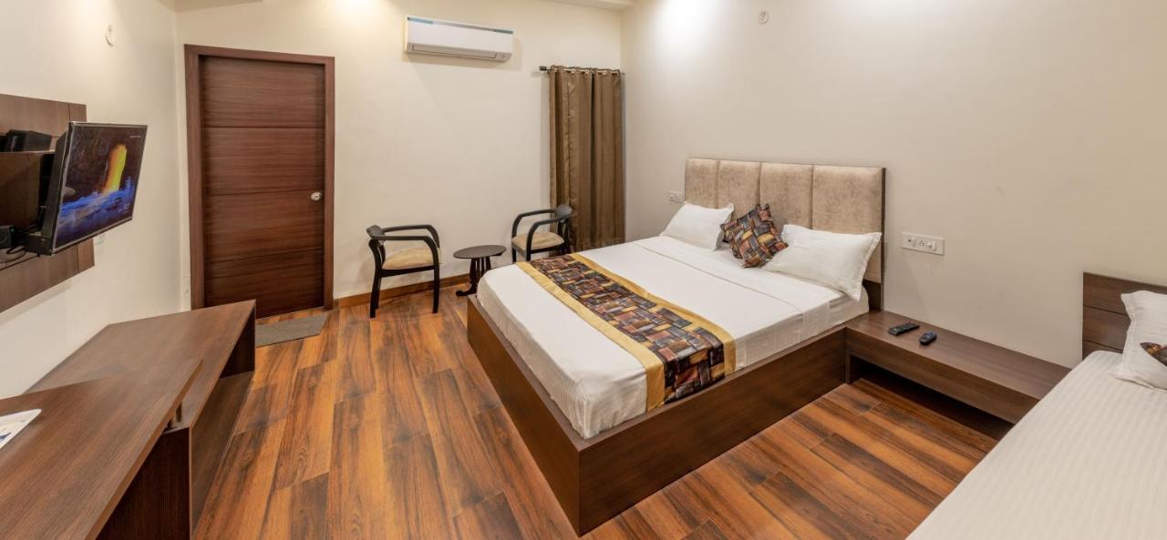 De Manora Homes - Unpretentious Hotel With A Garden , Posh Area Ranjit Avenue Amritsar Exterior foto