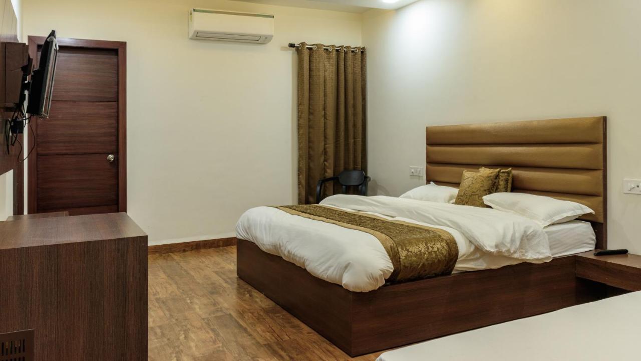 De Manora Homes - Unpretentious Hotel With A Garden , Posh Area Ranjit Avenue Amritsar Habitación foto